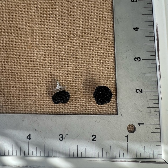 Black seed bead twisted Irish knot stud earrings medium simple post - Picture 5 of 5